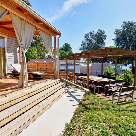 Feriehus Mobile Homes In Kastanija Novigrad Istria