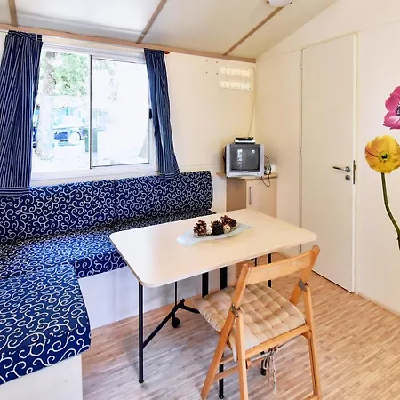 בית נופש Mobile Homes In Kastanija Novigrad Istria